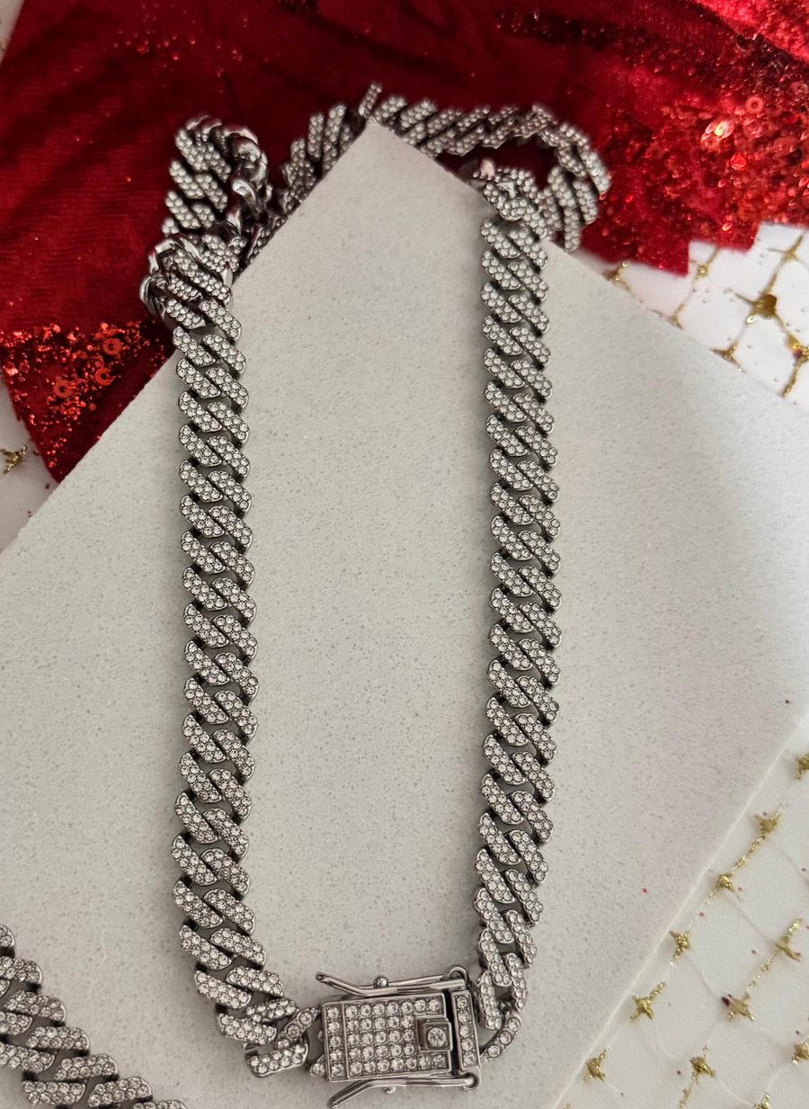 Colar corrente cravejado com feche trabalhado prata